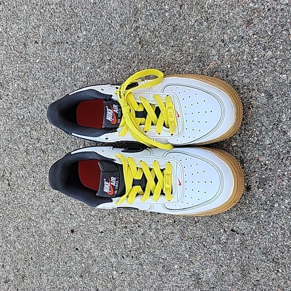 Nike Air Force 1 LV8 Go The Extra Smile - Picture 3 of 17